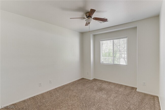 Building Photo - 10225 Clarks Creek St