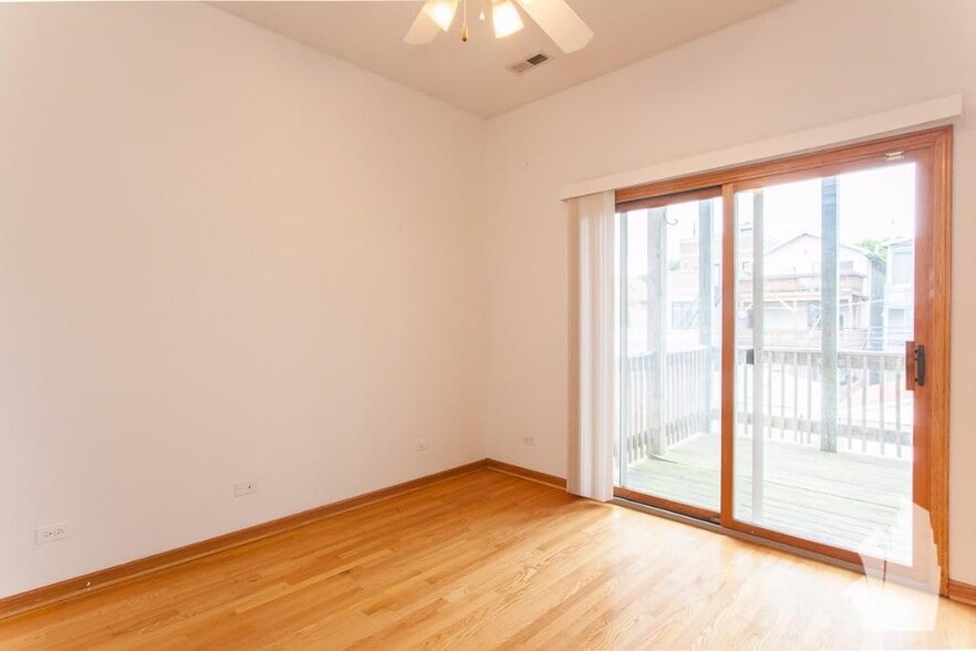 Building Photo - 1330 W Diversey Pky