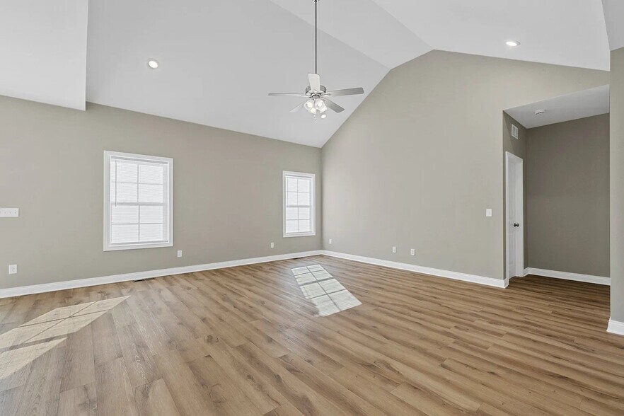 Building Photo - 2613 Cedrus Ave