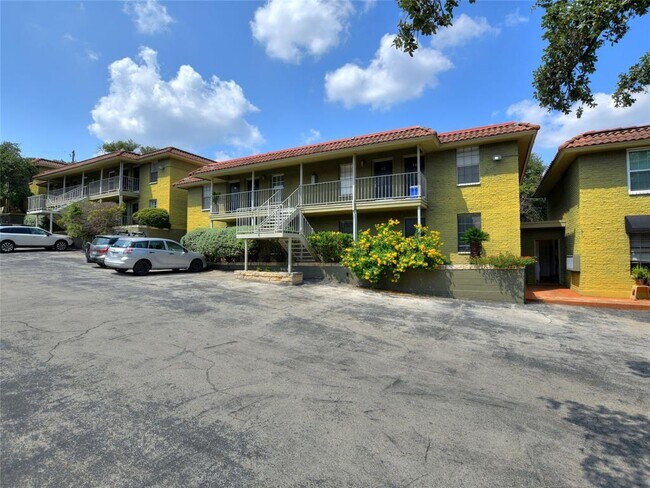Building Photo - 2302 East Side Dr
