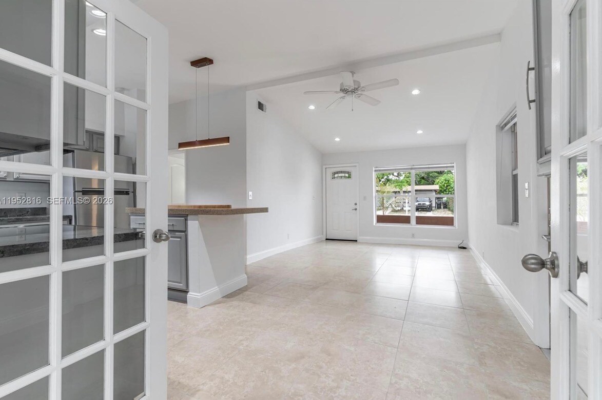 Building Photo - 1032 SW 22nd Ter