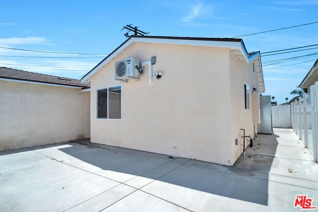 Building Photo - 5128 W 133rd St