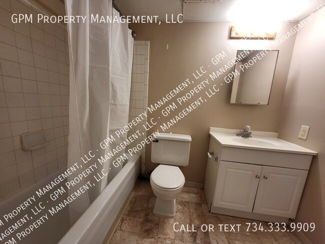 Building Photo - 8975 Nottingham Dr