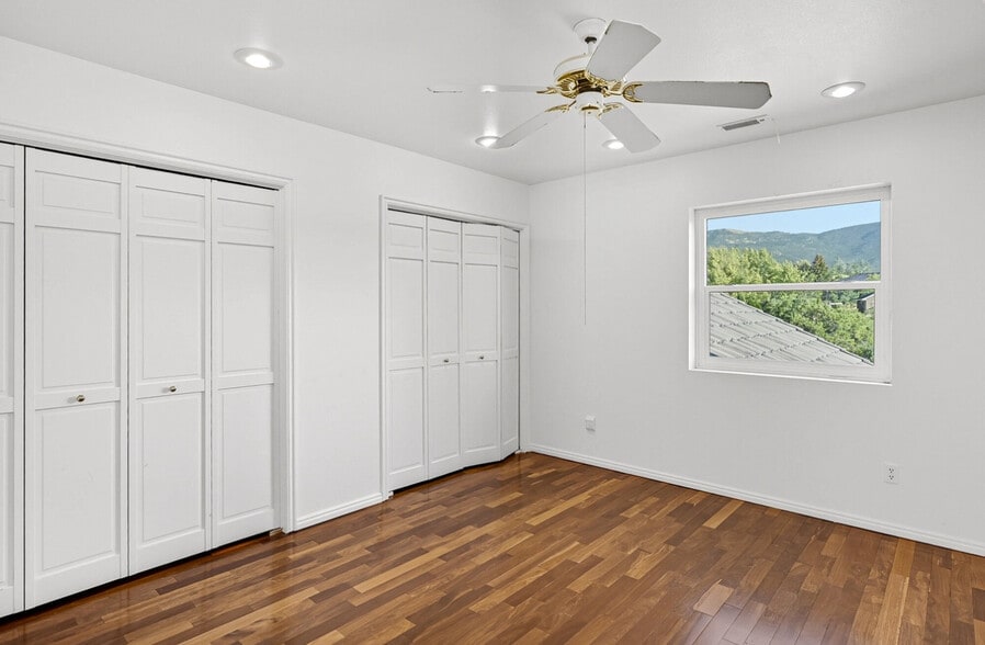 Building Photo - 298 S Staci Ct