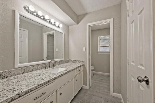 Building Photo - 23906 Spring Towne Dr