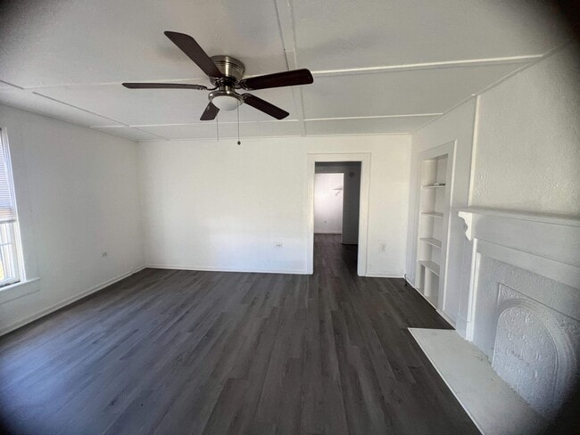 Building Photo - 24 Adger St