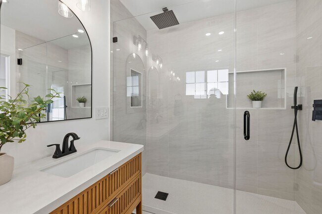 Building Photo - Stunning Mid-Century Modern Pool Home in Walnut Cove – Fully Furnished 4 bedrooms & 3 bathrooms!