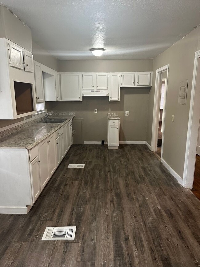 Building Photo - 3613 Southland Dr