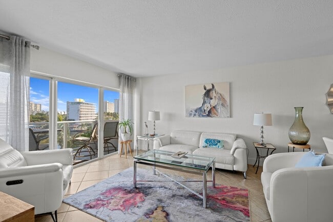 Building Photo - 140 NE 28th Ave