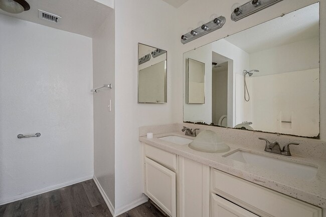 Building Photo - 5869 N 59th Dr
