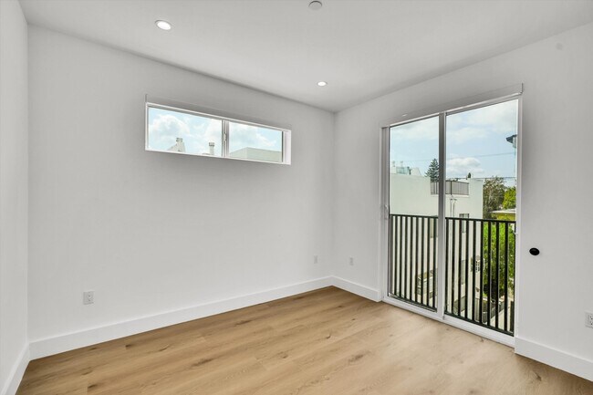 Building Photo - 5022 Cahuenga Blvd