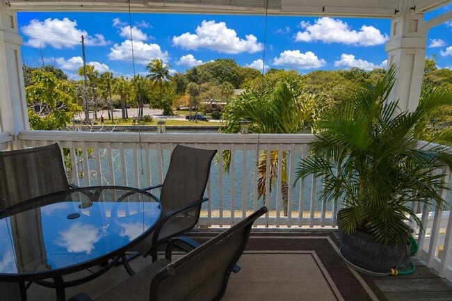 Building Photo - 3889 Pompano Dr SE