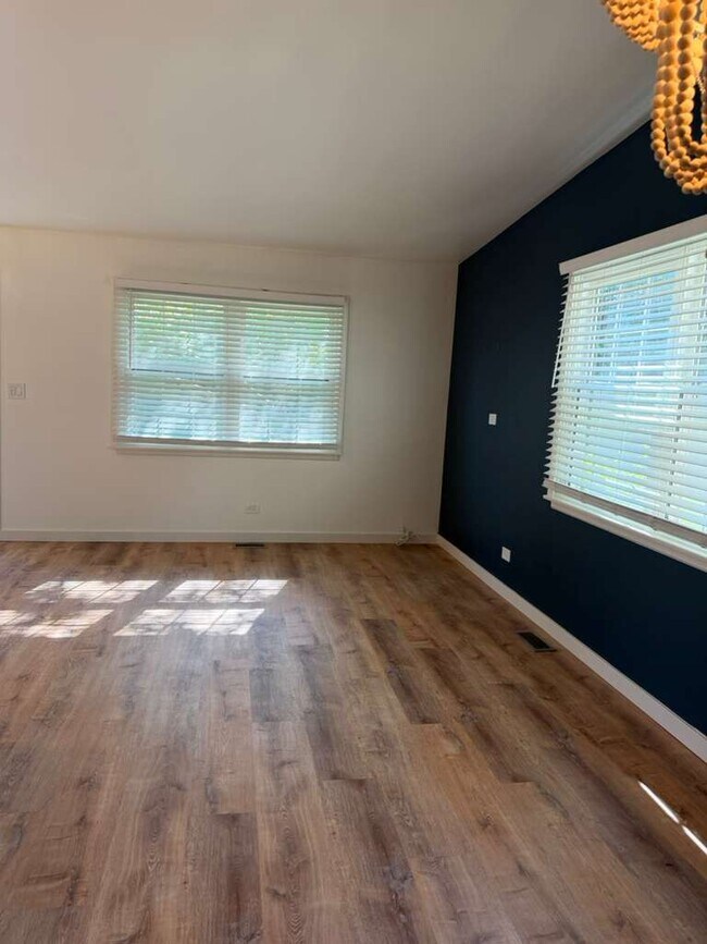 Building Photo - 136 Brookwood Ct