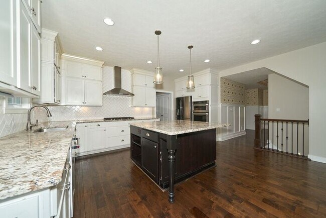Building Photo - Beautiful 5 Bedroom With Finished Basement in Fishers
