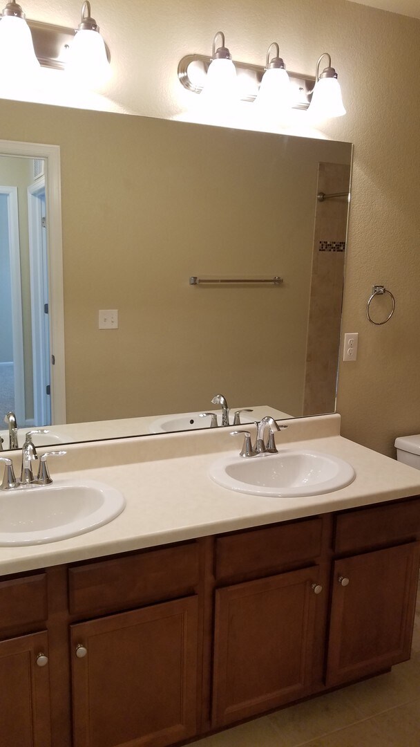 Building Photo - Beautiful 4/3/2 Fountain Valley Home Close...