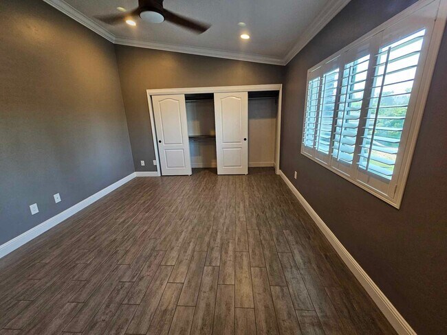 Building Photo - 2975 Robin Rd