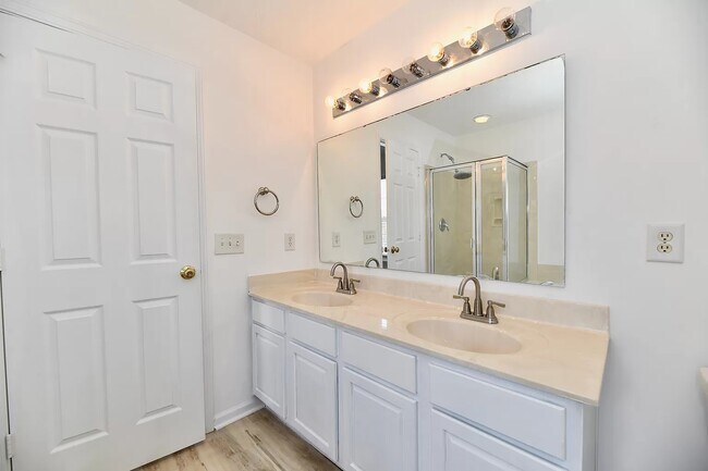 Building Photo - 11888 Esty Way