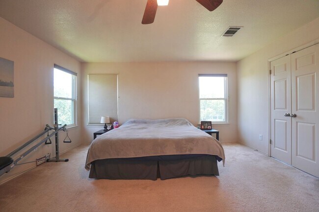 Building Photo - 3001 Bernardino Cove