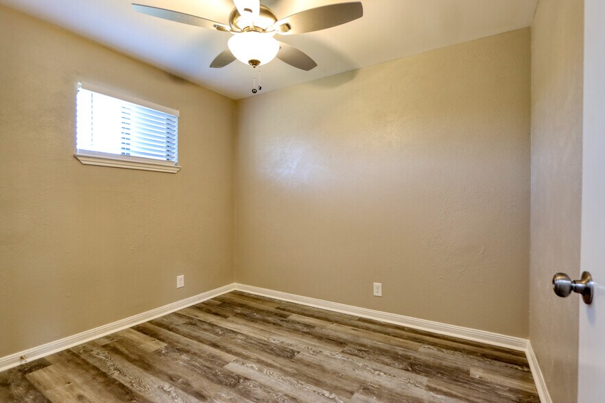 Building Photo - 2005 Interurban Blvd