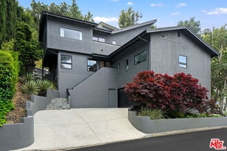 Building Photo - 2418 Canyon Oak Dr