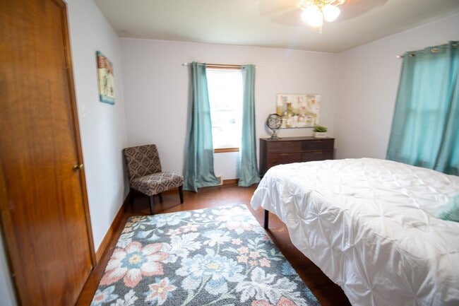 Building Photo - 1311 Paris Rd