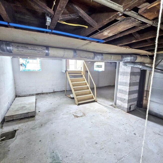 Building Photo - 3-Bedroom Home with Attic and Basement in ...