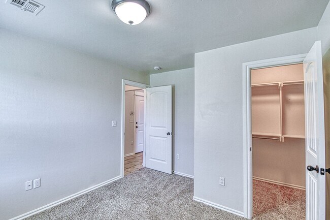 Building Photo - Newly Remodeled Three Bedroom with a Water...