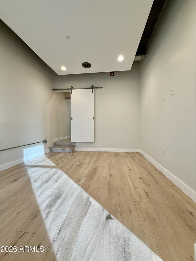 Building Photo - 21 E 6th St