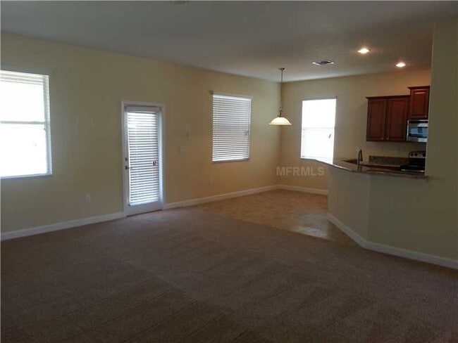 Building Photo - 3 Bedroom / 2.5 Bathroom Two Story Indepen...