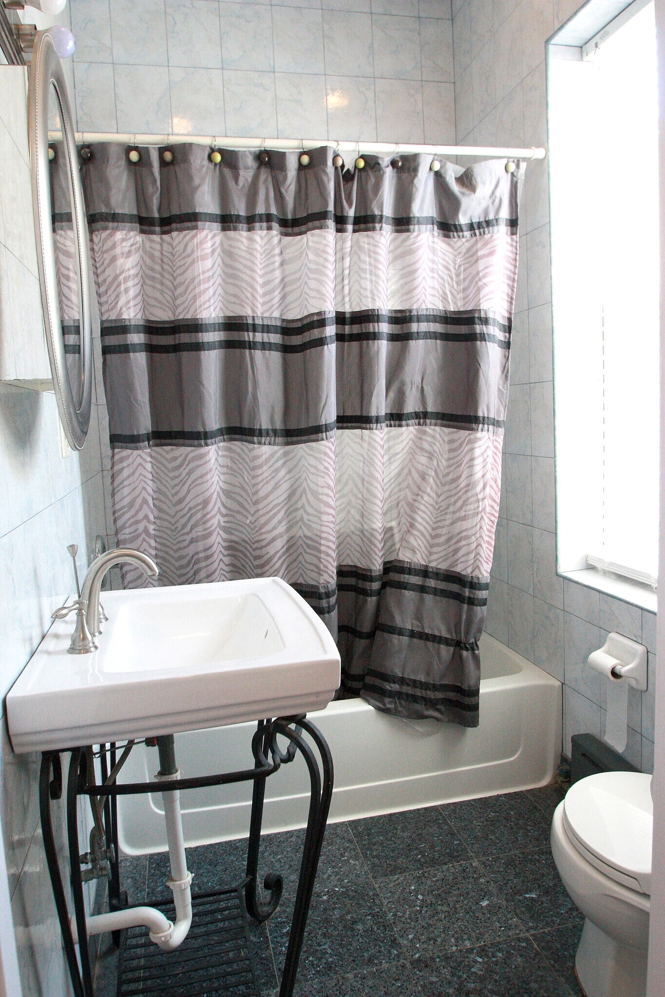 Building Photo - 140 S 11th St