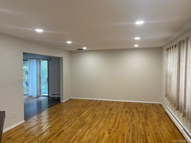 Building Photo - 100 Kings Ave