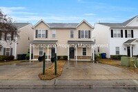 Building Photo - End Unit Townhome| Back Screened Porch |Co...