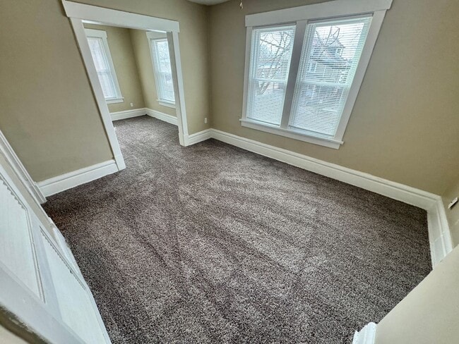 Building Photo - 2542 Glen Echo Dr