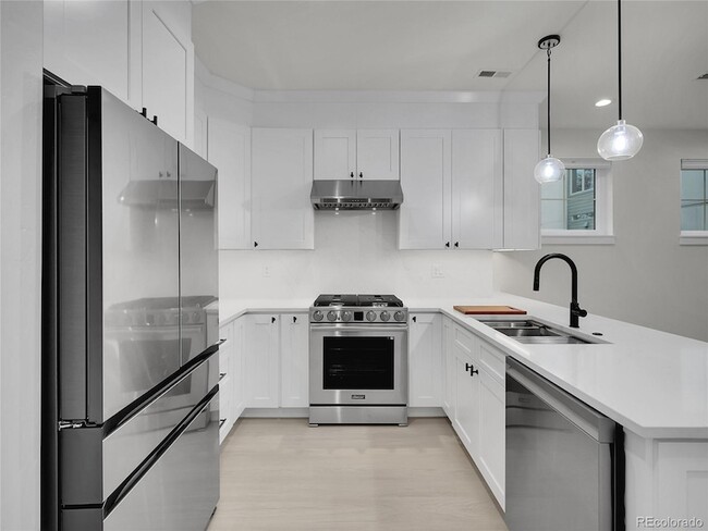Building Photo - 4640 W 39th Ave