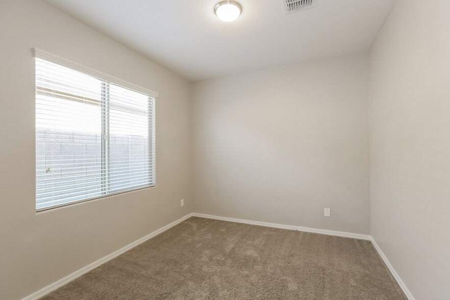 Building Photo - 3882 E Alamo St