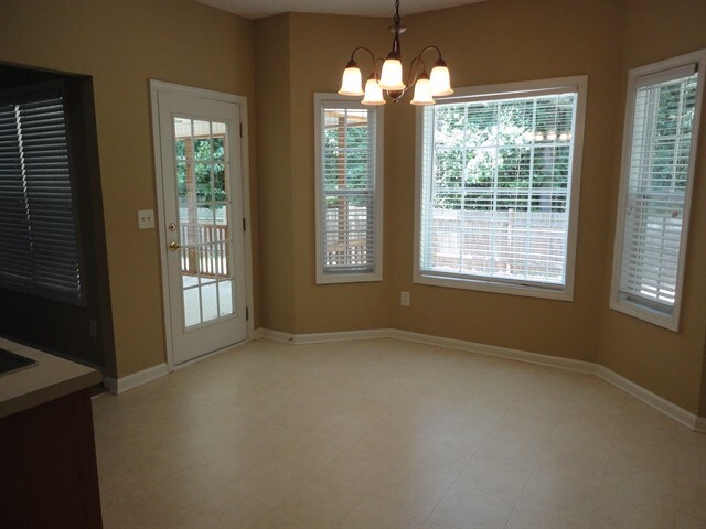 Building Photo - 142 Candle Ln