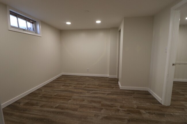 Building Photo - 511 W Pine St