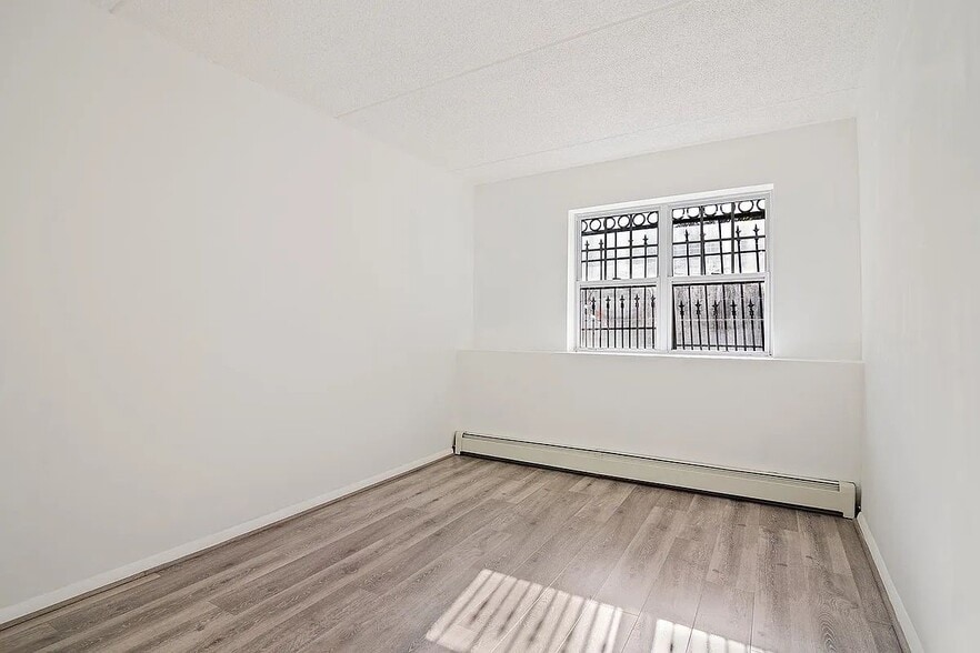 Building Photo - 482 Central Ave