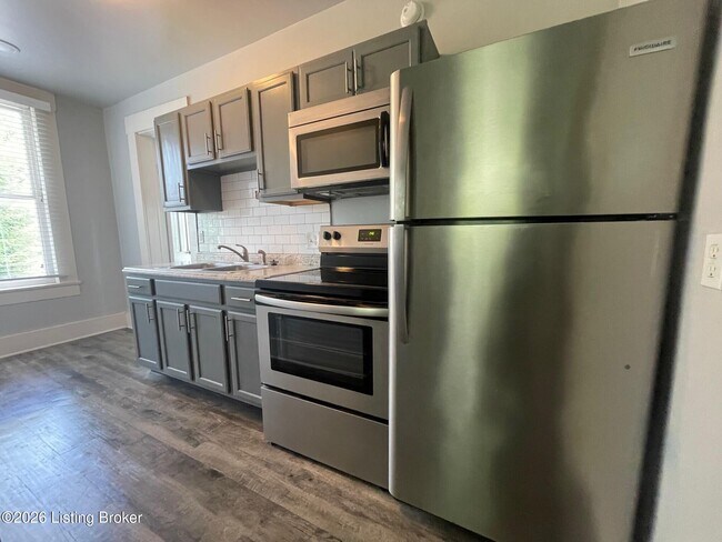 Building Photo - 1308 E Main St