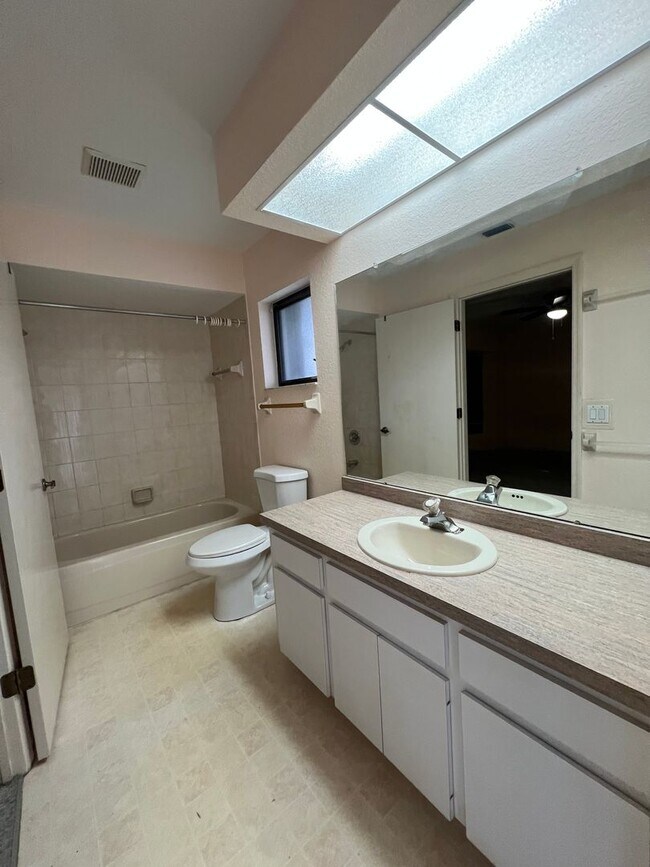 Building Photo - ANNUAL, UNFURNISHED * POOL * CANAL ** AVAIL 8/1/26 * 3 BEDS/2 BATHS * $2,095/month