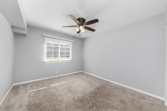 Building Photo - 9379 Bay Colony Dr