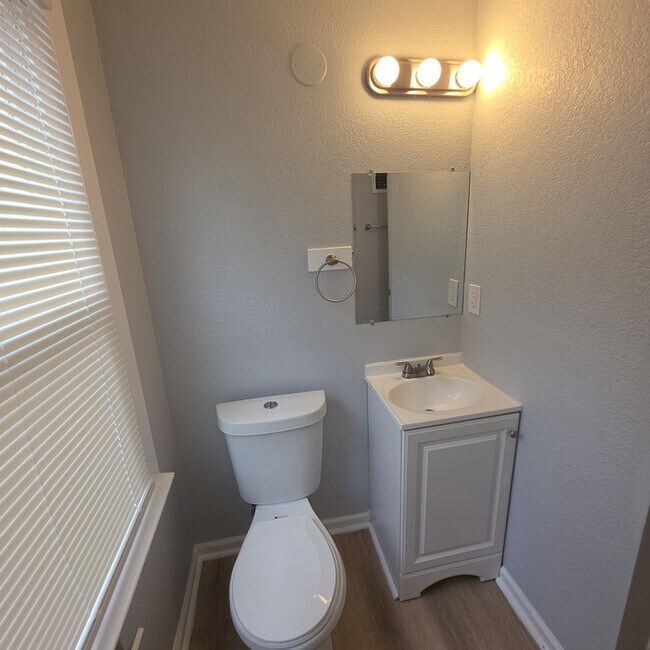 Building Photo - Rental ready Corner Lot with a Spacious 3 bedrooms and 2 full baths in Willis Ave in Independence...