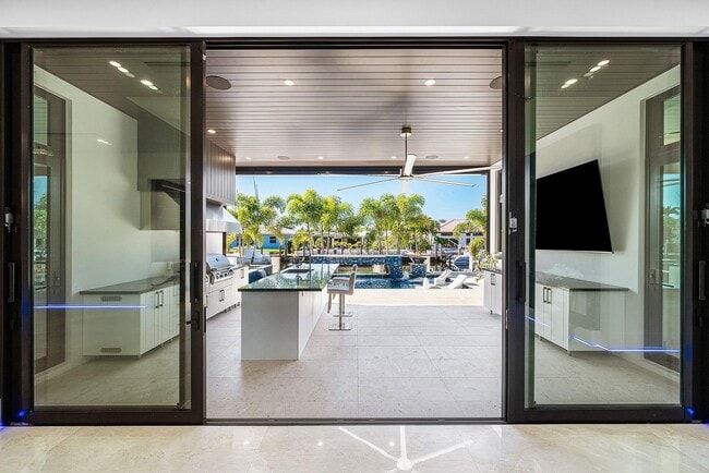 Building Photo - 2650 NE 48th Ct