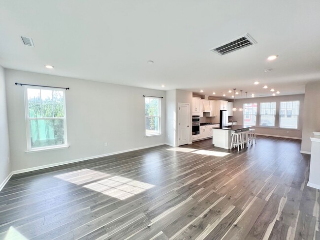 Building Photo - Newly Remodeled 4BD, 2.5BA Durham End Unit...