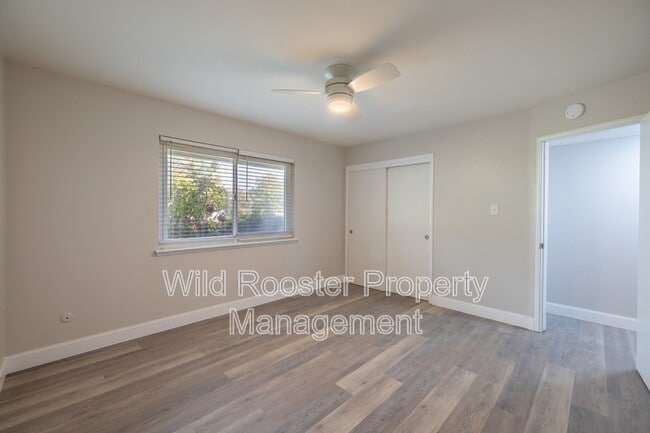 Building Photo - 7256 S Land Park Dr