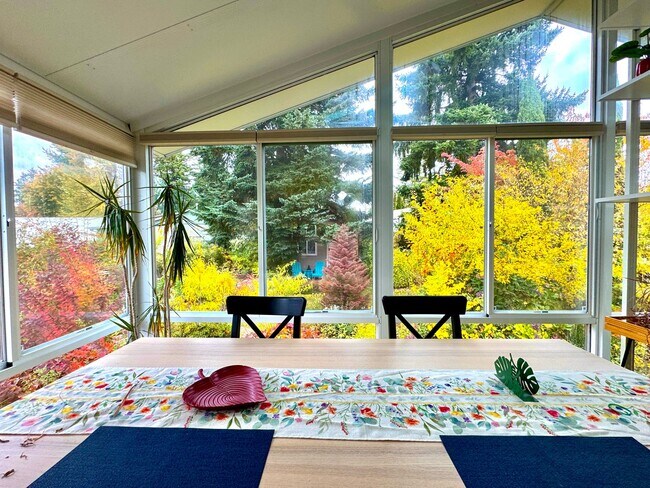 Building Photo - ***MOVE IN SPECIAL!!!*** Fully Furnished 4-bedroom, 2-bath home with Beautiful Backyard in Renton