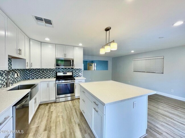 Building Photo - 8226 E Sells Dr