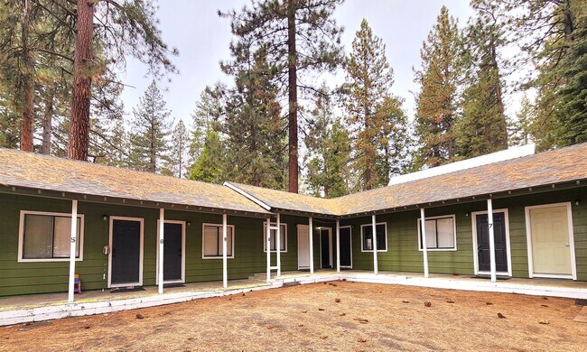 Building Photo - LONG-TERM RENTAL: Updated Studio with Shar...