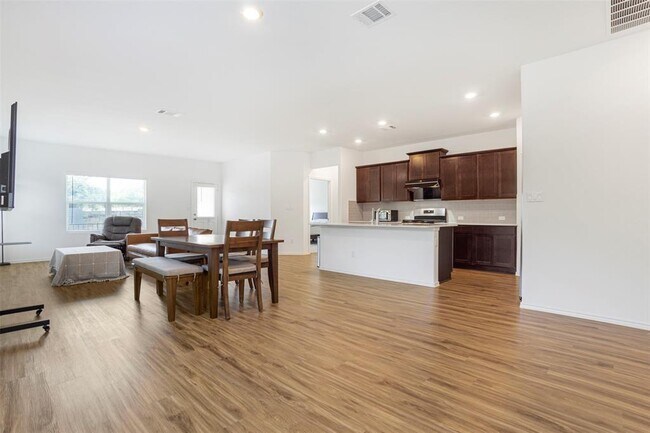 Building Photo - 1509 Brueggerhoff Rd