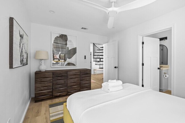Building Photo - 2701 Bumble Bee Dr